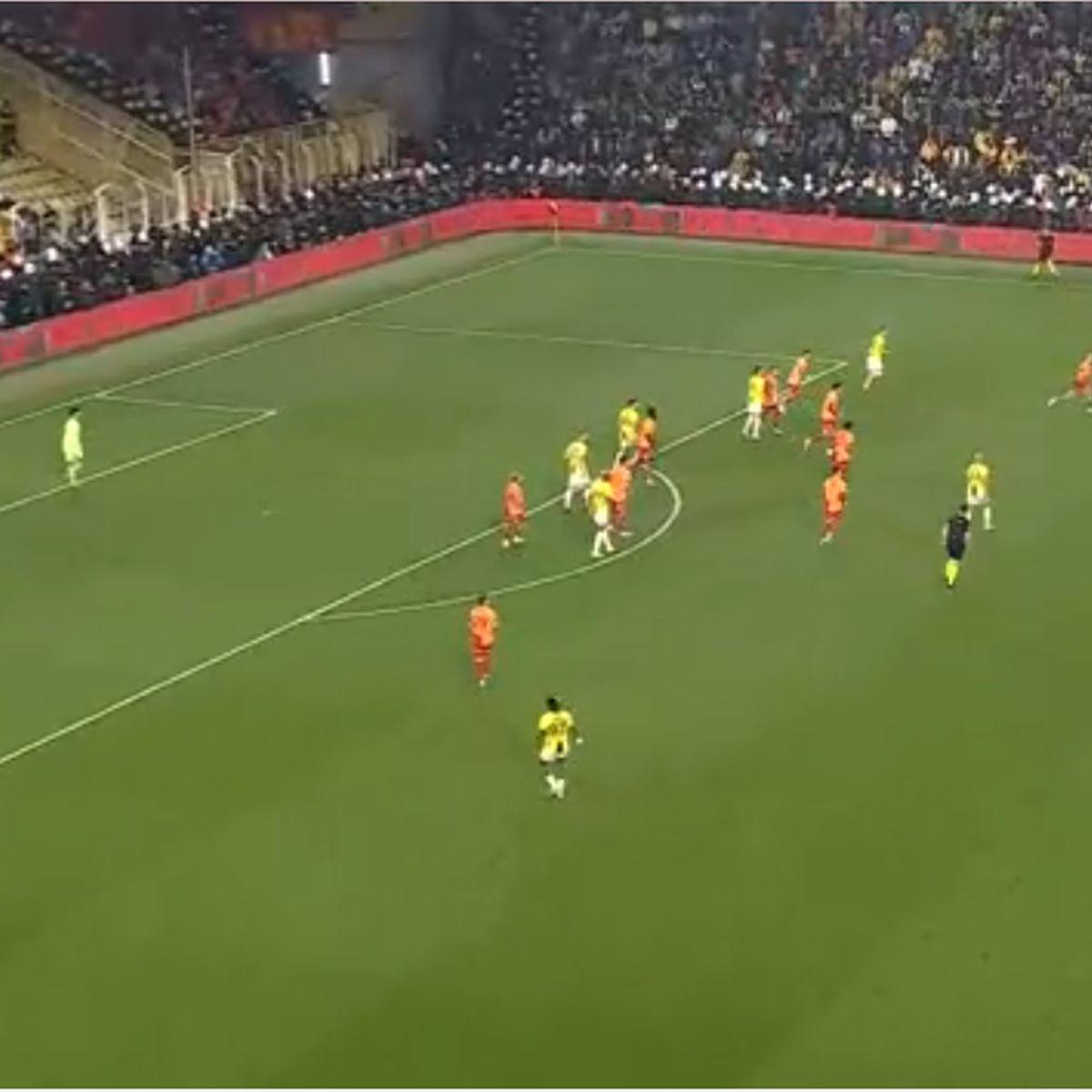 Teroare la Fenerbahce - Galatasaray » 3 „roșii” în prelungiri, Mourinho l-a lovit pe Buruk, mii de jandarmi au intervenit în forță! Scene de război