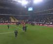 Teroare la Fenerbahce - Galatasaray » 3 „roșii” în prelungiri, Mourinho l-a lovit pe Buruk, mii de jandarmi au intervenit în forță! Scene de război