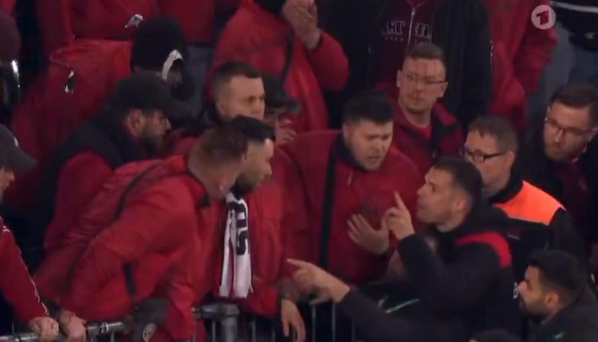 Vedeta lui Leverkusen a urcat în peluză printre ultrașii furioși, după umilința din Cupă! Echipa lui Xabi Alonso, eliminată de Liga a 3-a!