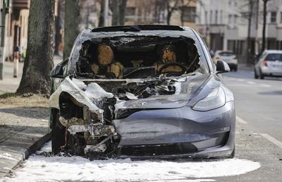 Tesla, cădere liberă! Cea mai mare scădere a vânzărilor din istoria companiei auto