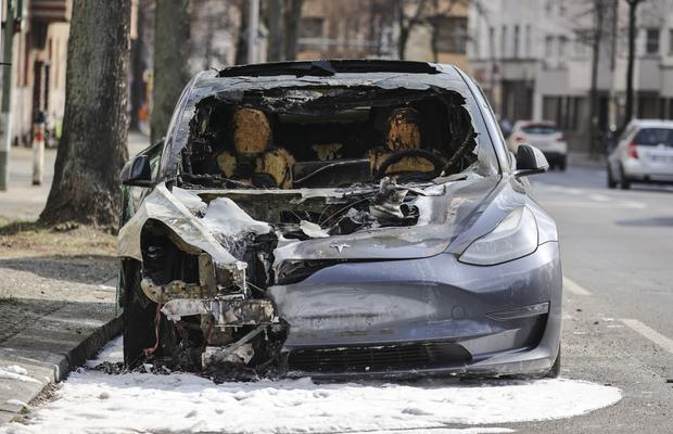 Tesla, cădere liberă! Cea mai mare scădere a vânzărilor din istoria companiei auto