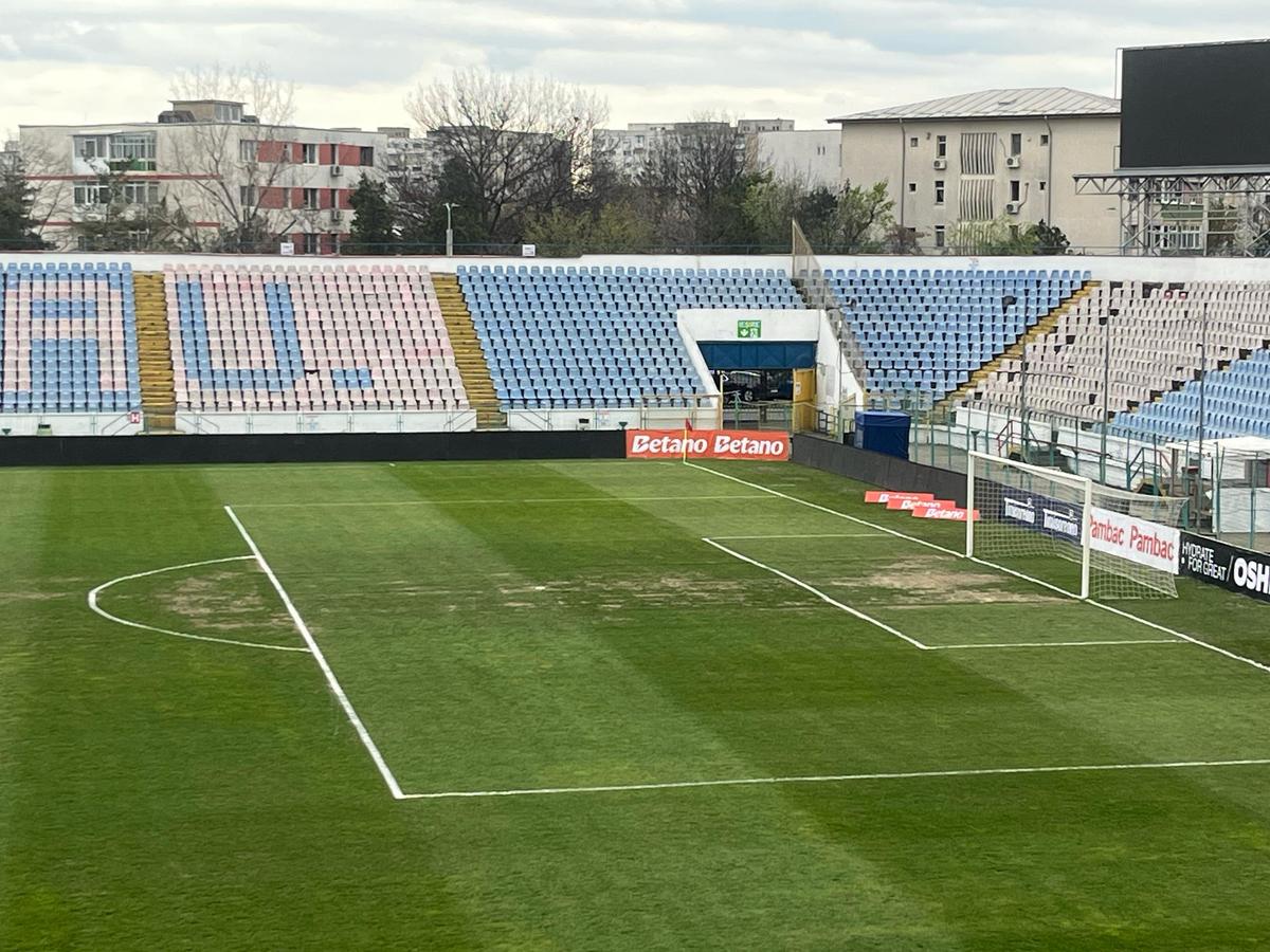 Așa se prezintă starea gazonului, cu 2 ore și jumătate înainte de Metalul Buzau - Rapid. Foto: GSP