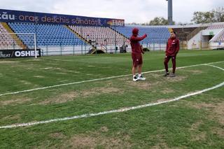 Șumudică n-a scăpat de marea temere! Cum arată gazonul de la Buzău, cu o oră înainte de Metalul - Rapid