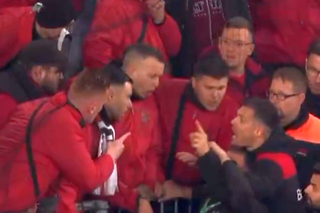Vedeta lui Leverkusen a urcat în peluză printre ultrașii furioși, după umilința din Cupă! Echipa lui Xabi Alonso, eliminată de Liga a 3-a!
