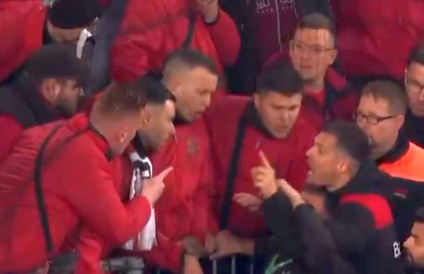 Vedeta lui Leverkusen a urcat în peluză printre ultrașii furioși, după umilința din Cupă! Echipa lui Xabi Alonso, eliminată de Liga a 3-a!