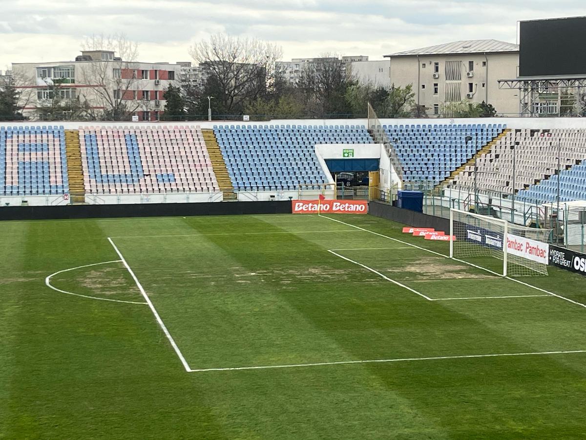 Așa se prezintă starea gazonului, cu 2 ore și jumătate înainte de Metalul Buzau - Rapid. Foto: GSP