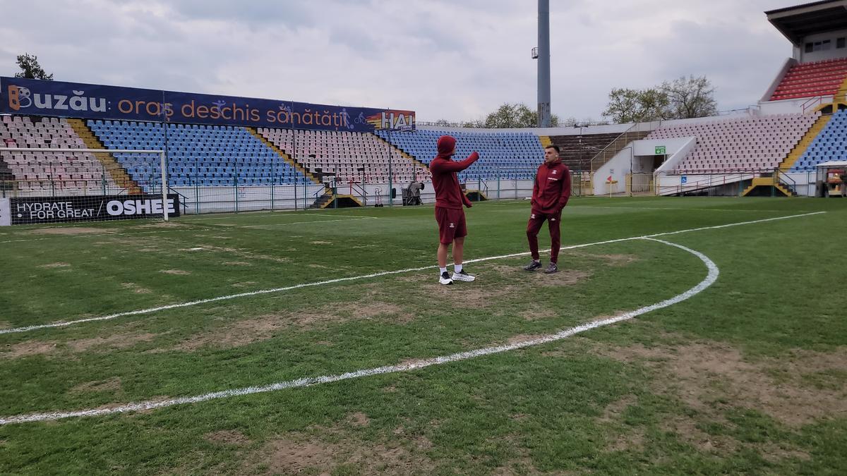 Imagini înainte de Metalul Buzău - Rapid