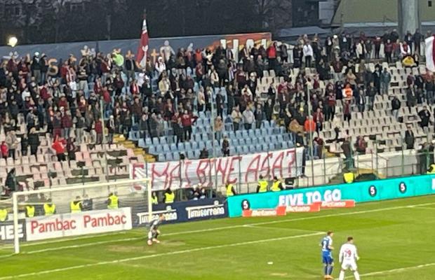„E mai bine așa?” » Ruptură totală la Rapid! Conducerea e divizată în tribune, suporterii protestează » Ce s-a întâmplat la meciul cu Metalul Buzău
