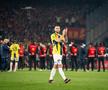 Teroare la Fenerbahce - Galatasaray » 3 „roșii” în prelungiri, Mourinho l-a lovit pe Buruk, mii de jandarmi au intervenit în forță! Scene de război