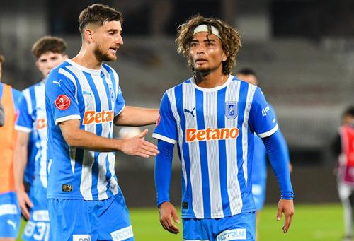 Mihai Căpățînă și Takuto Oshima, jucătorii celor de la Universitatea Craiova, foto: Imago