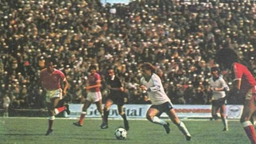 Universitatea Craiova - Benfica 1-1 (0-0, în tur - semifinalele Cupei UEFA, sezon 1983-1984) „Am rămas șocat de ce mi-au cerut la Paris!” » Adrian Cioroianu, mărturii de colecție despre „Craiova Maxima” și prăbușirea unei ere: „Erau zeii orașului!”