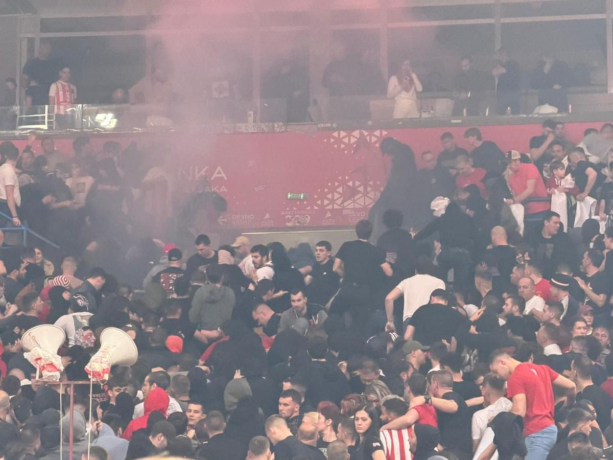 Imagini cu momentele violente petrecute înainte de Steaua Roșie Belgrad - Partizan