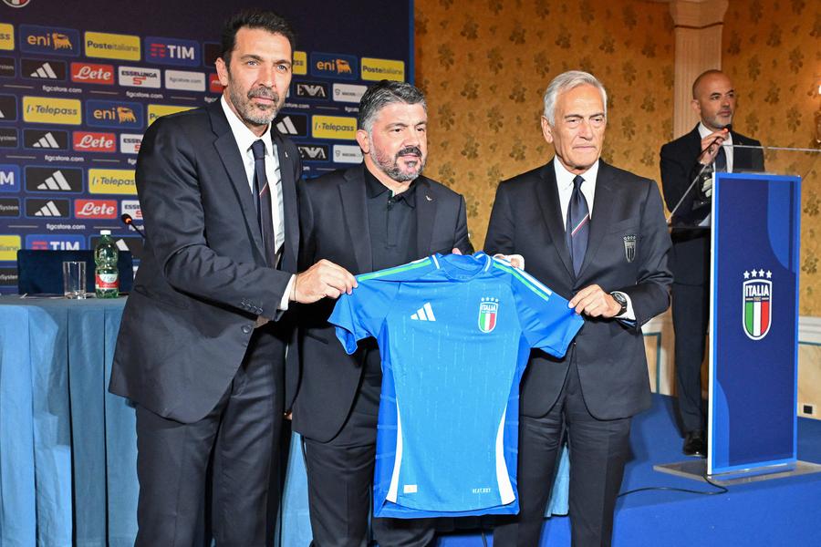 Gabriele Gravina (dreapta), în momentul în care Gennaro Gattuso (mijloc) a fost numit selecționer / Imago Images Ratarea calificării la Mondial a provocat un cutremur în Italia: președintele federației a demisionat!