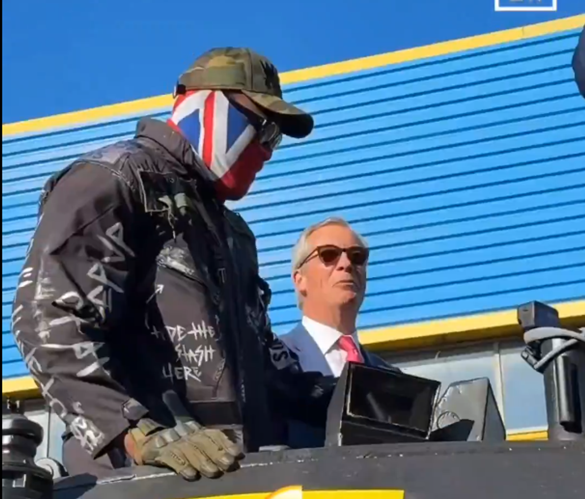 Derek Chisora a venit cu tancul la conferință
