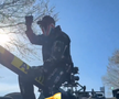 Derek Chisora a venit cu tancul la conferință // Captură DAZN