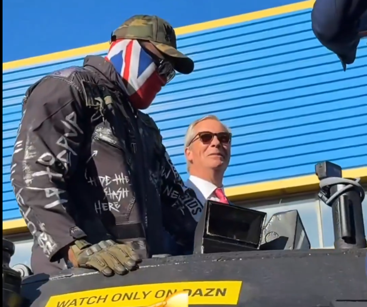 Derek Chisora a venit cu tancul la conferință