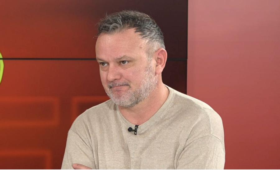 Adrian Pitu, aici în studioul GSP Live, a jucat 24 meciuri și a marcat 3 goluri pentru FCSB (echipa se numea atunci Steaua) în prima ligă „Îți vine să înnebunești!” » Apariție rară în studio: „M-am întâlnit cu Hagi la o nuntă, a scos o foaie A4 și a început...” + „Lui Ianis știi ce i-am spus?”