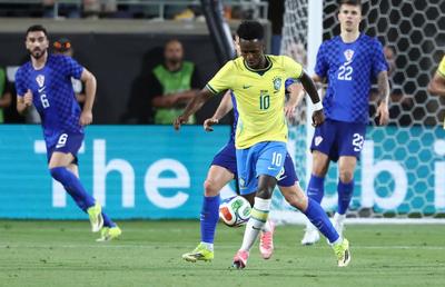 Vinicius jr, criticat dur de legendele Braziliei: „Am fost foarte furios să-l văd cu numărul 10”
