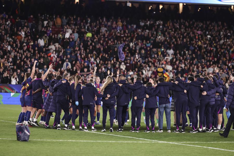 60.000 de spectatori, una dintre cele mai mari asistențe din istoria competiției // Imago Images Barcelona - Real Madrid 6-0, sub privirile a peste 60.000 de oameni pe Camp Nou