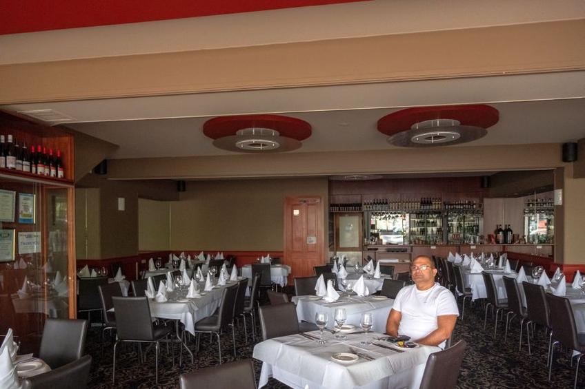 Odată cu ridicarea Stării de Urgență, restaurantele și barurile vor avea de respectat măsuri stricte // sursă foto: Guliver/gettyimages