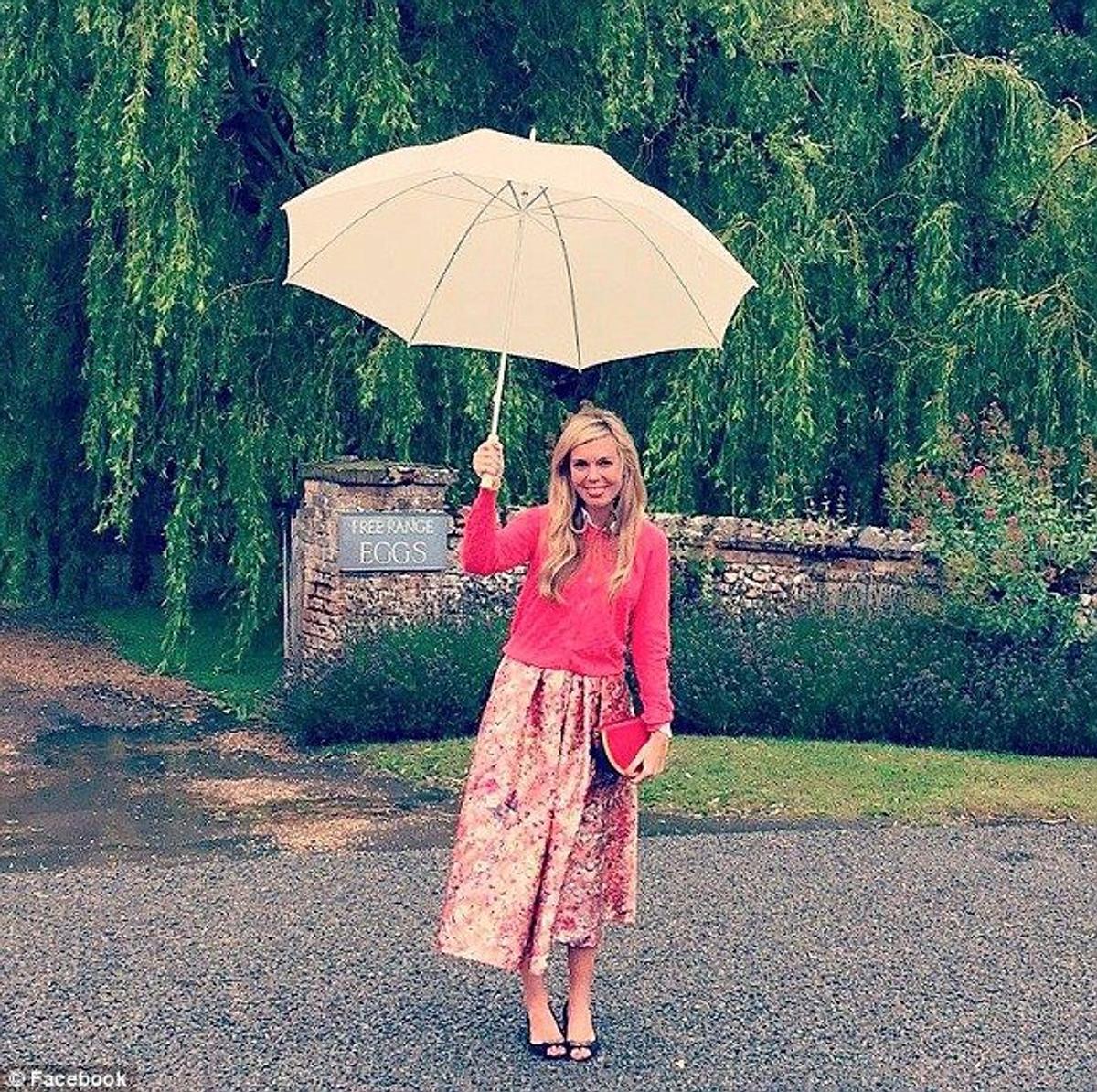 FOTO Cine e Carrie Symonds, iubita premierului britanic Boris Johnson, și de ce e poreclită „Apples”: „Sunt lucioși și conturați, ca niște mere” :D