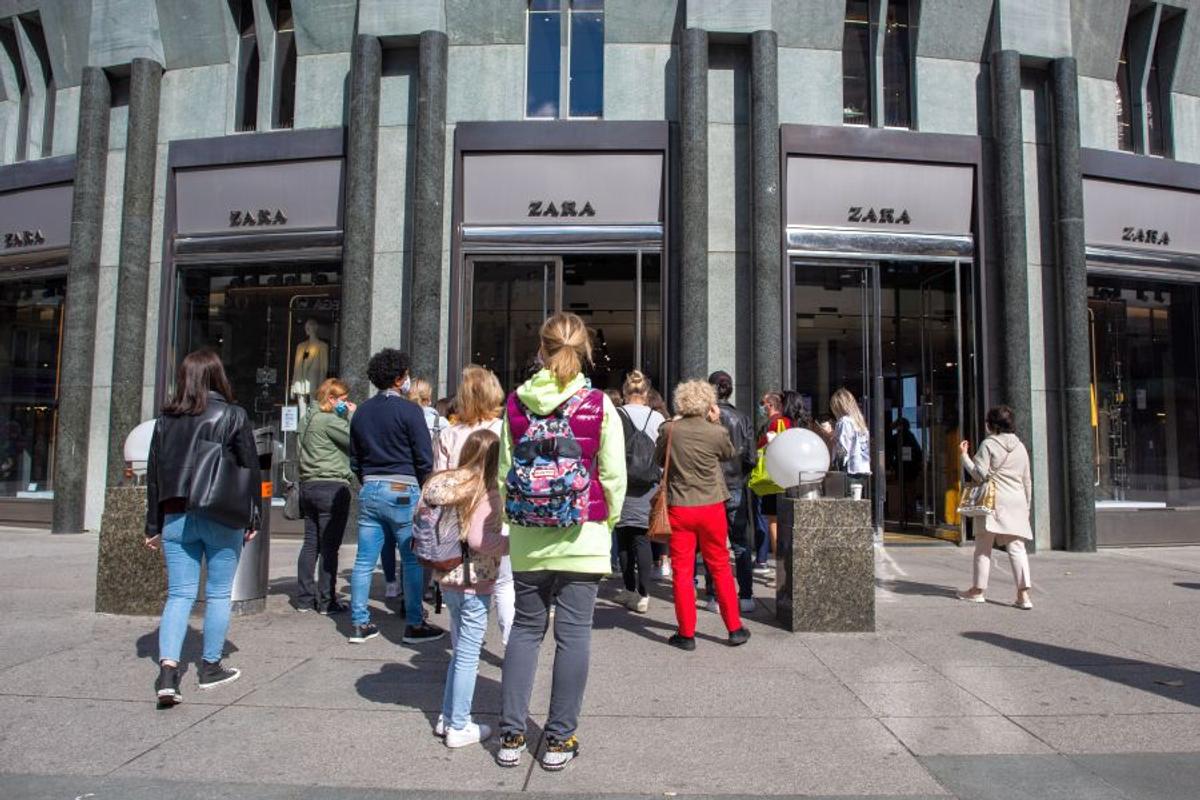 COVID-19. Imagini inedite din Viena, în prima zi după ridicarea restricțiilor » Cozi în fața centrelor comerciale și la Ikea