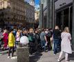 Cetățenii Vienei s-au înghesuit în fața unui centru comercial odată cu relaxarea restricțiilor împotriva COVID-19 // sursă foto: Guliver/gettyimages