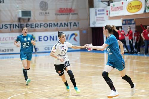 Fraga Fernandez în dispută cu Jelena Lavko FOTO Alexandru Nițișor