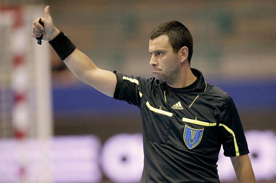 Bogdan Stark (foto) și Romeo Ștefan sunt arbitri internaționali Cum a reușit Minaur Baia Mare să răstoarne rezultatul cu SCM Rm. Vâlcea? Două greșeli flagrante de arbitraj!