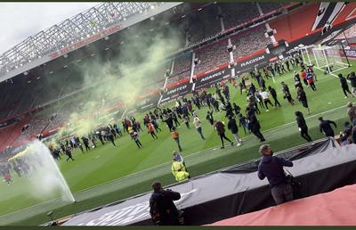 Manchester United - Liverpool » Derby-ul din Premier League, amânat! Fanii au pătruns pe stadion