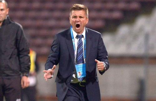 Dusan Uhrin, antrenorul lui Dinamo, anunță că Alex Răuță nu va putea fi refăcut pentru meciul din etapa următoare, cu Poli Iași, după accidentarea suferită în deplasarea de la Viitorul, câștigată de „câini” cu 2-1.