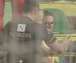 Imagini rare » Ce făcea Istvan Kovacs la pauza meciului CS Mioveni - Botoșani