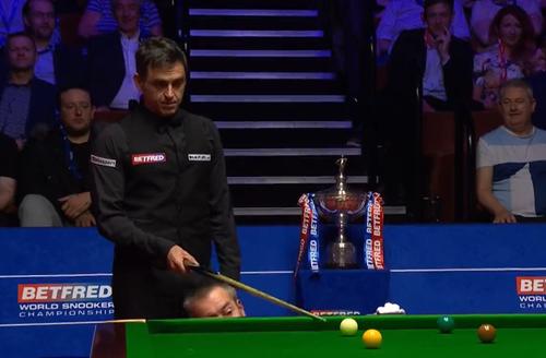 Ronnie O'Sullivan (46 de ani) a oferit un nou moment antologic în finala Campionatului Mondial de snooker, disputată împotriva conaționalului Judd Trump (32 de ani).