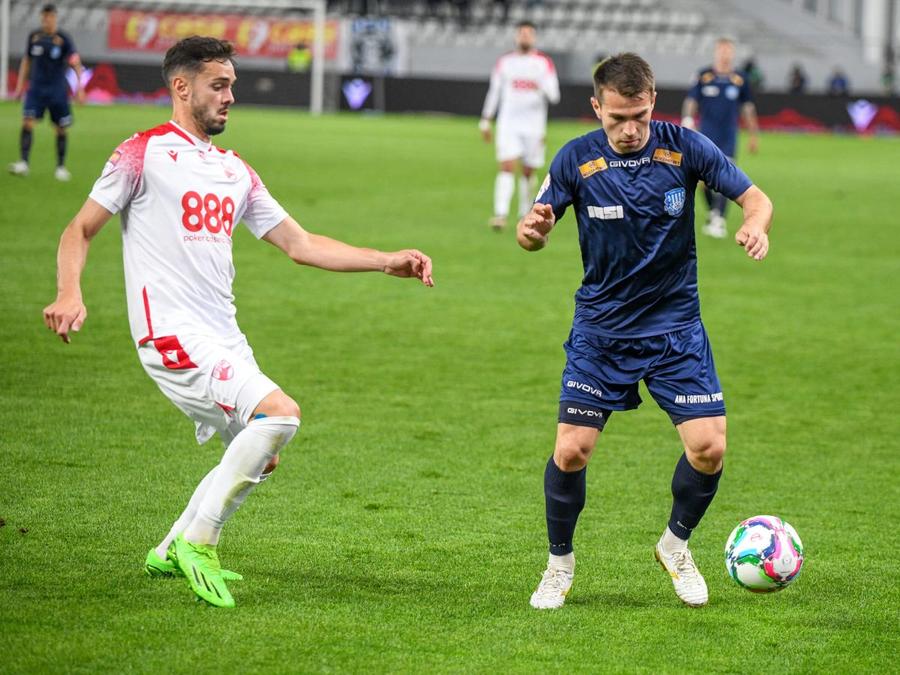 Alin Roman (dreapta), în timpul meciului Dinamo - Poli Iași. Sursă foto: Facebook @FC Politehnica Iași MM Stoica a numit cel mai bun jucător din Liga 2: „Nici măcar nu îl știam. A jucat la nivel de divizii inferioare în Austria”