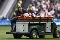 Problema legăturii între decesele tot mai frecvente ale fotbaliștilor și lovirea mingii cu capul revine în actualitate » 35 de foști jucători dau în judecată federația din Anglia