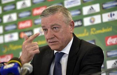 „MM de ce tace? E direct atacat” » Mircea Sandu, izbucnire cu tentă rasistă, după acuzațiile de blat ale lui Mircea Lucescu: „Facem anchete în stilul Bulibașa. Perversitate, curvăsăreală”