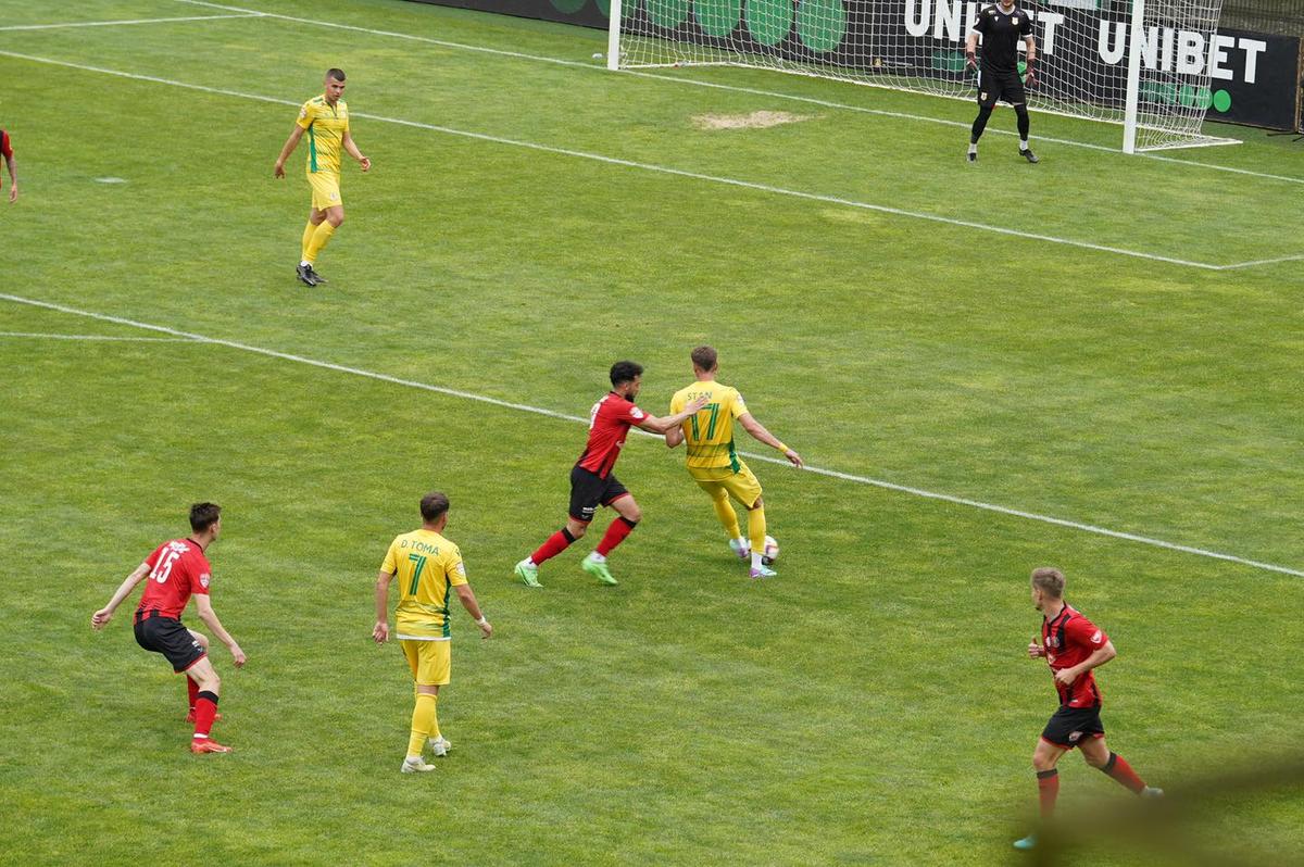 LIGA 2. Pregătiți fiesta! Rezultatul neașteptat din CS Mioveni - Csikszereda îi aduce pe buzoieni la un punct de promovarea matematică în Superliga