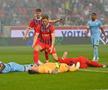 Portarul lui Heindenheim, Kevin Muller, inconștient după ciocnirea cu Ibrahima Sissoko în meciul cu Bochum / Foto: Imago