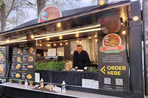 Liviu Ganea, în foodtruck-ul lui la Festival de Bonheur