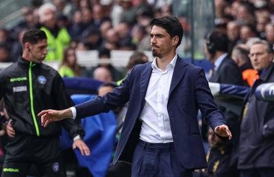 Ce decizie a luat clubul în legătură cu cel mai tânăr antrenor din Serie A