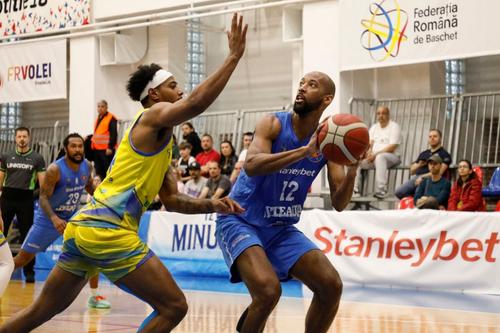Juwan Gray, unul din liderii Stelei București, cu mingea în mână/Foto: Facebook (Steaua București)