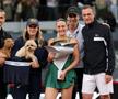 Marta Kostyuk cu echipa ei, trofeul de la Madrid și boxerii norocoși Foto: Guliver/GettyImages