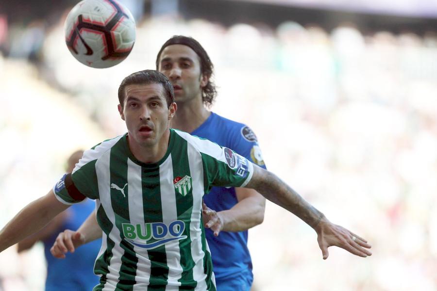 Bogdan Stancu (în prim-plan) evoluează de 10 ani în Turcia. În 2019 a trecut de la Bursaspor la Genclerbirligi // foto: Imago Gigi Becali anunță „vijelia” în Liga 1: „Nu va fi luptă nici cu CFR nici cu Craiova! Am jucători care mă lipsesc de emoții”