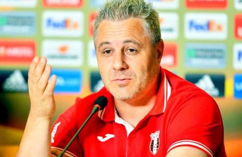 Marius Șumudică (50 de ani) este noul antrenor al campioanei CFR Cluj! Azi a semnat contractul valabil pe următoarele două sezoane.
