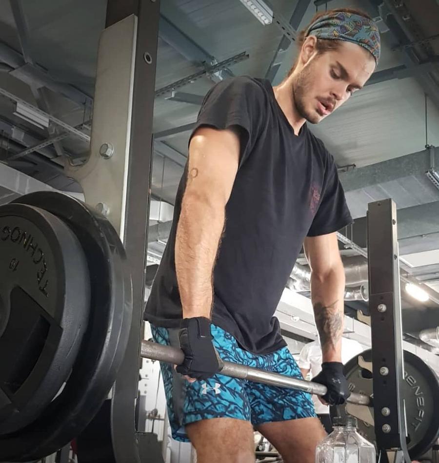 Robert Glință se antrenează din greu Robert Glință se destăinuie » Secretele primului campion european din istoria înotului masculin românesc și planurile pentru Tokyo: „Toată viața mea am investit-o în înot!”