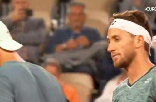 Norvegianul Casper Ruud (23 de ani, 8 ATP) l-a învins pe danezul Holger Rune (19 ani, 40 ATP), scor 6-1, 5-6, 7-6(2), 6-3 și s-a calificat în semifinale la Roland Garros 2022.