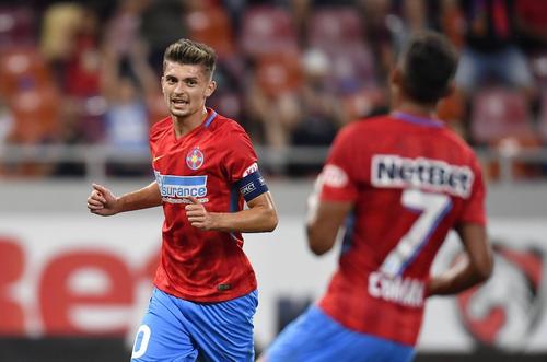 Florin Tănase (27 de ani) a construit echipa ideală cu fotbaliști din fotbalul mondial. În primul „11” apare Leo Messi (34 de ani), dar lipsește Cristiano Ronaldo (37 de ani).