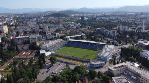 MUNTENEGRU - ROMÂNIA. Caniculă și un stadion ticsit de magazine