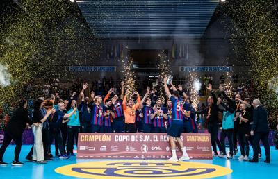 Dinamo bifează două transferuri de top: un jucător de la Barcelona + portarul naționalei României