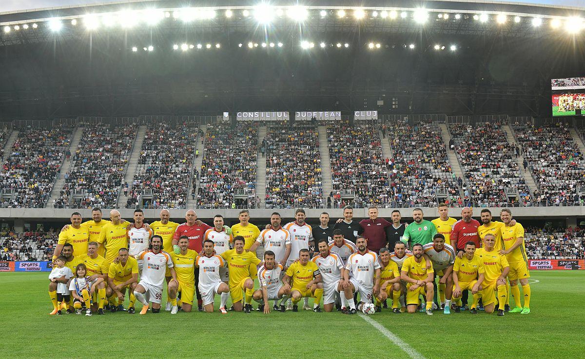 Imagini impresionante de la România All Stars - Galatasaray Legends » Fanii au aprins Cluj Arena